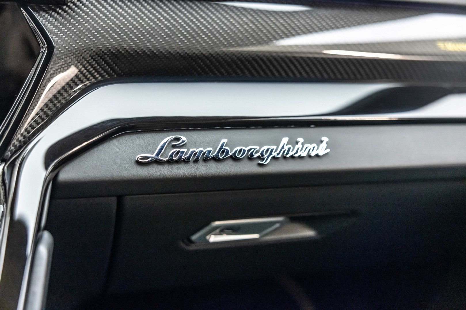 2021 LAMBORGHINI URUS BY MANSORY 